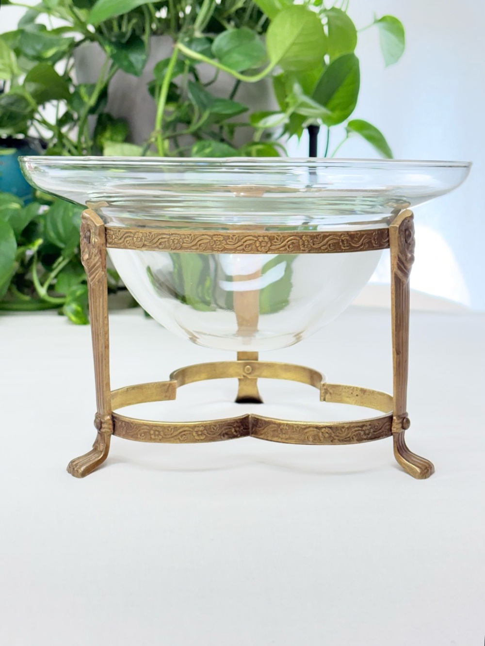 Vintage Hollywood Regency Glass Centerpiece Bowl Ornate Brass Tripod Stand